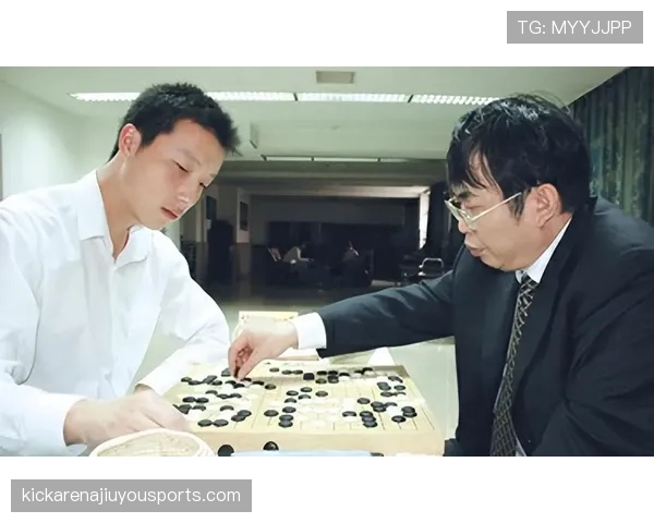 古力又换豪车了?完全不像那个在家只喝白开水的围棋大神啊! 古力又换豪车了?完全不像那个在家只喝白开水的围棋大神啊!