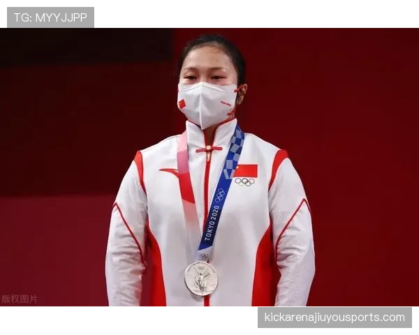 廖秋云训练完顺手拎走两袋蛋白粉,这消费习惯真不是普通人能跟的 廖秋云训练完顺手拎走两袋蛋白粉,这消费习惯真不是普通人能跟的